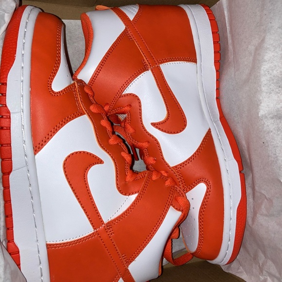 Dunks - Picture 1 of 7